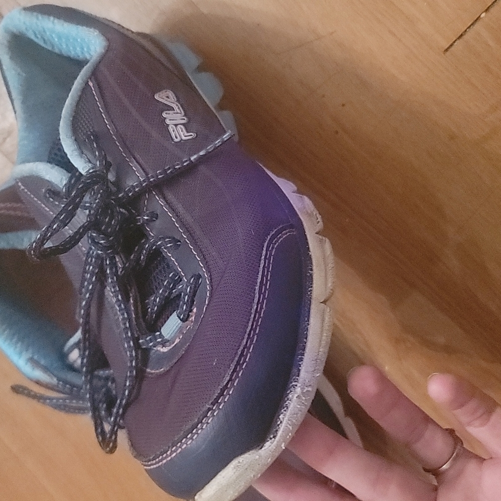 🌟Fila🌟 size 9 1/2 blue/red tones running shoes🌟 - Picture 2 of 7